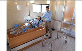 介護リフト用入浴分離ストレッチャー「ゆ～らく（湯楽）」